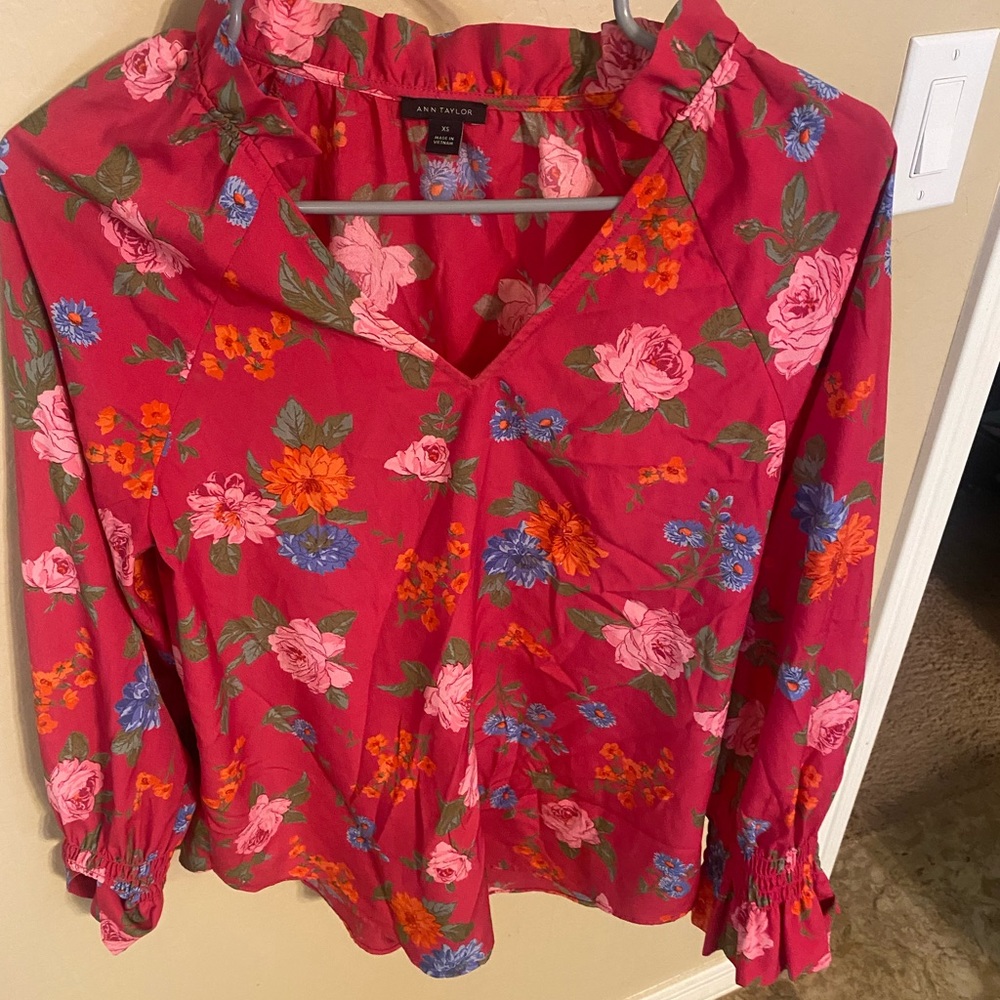 Adorable Ann Taylor, long sleeved ruffle shirt